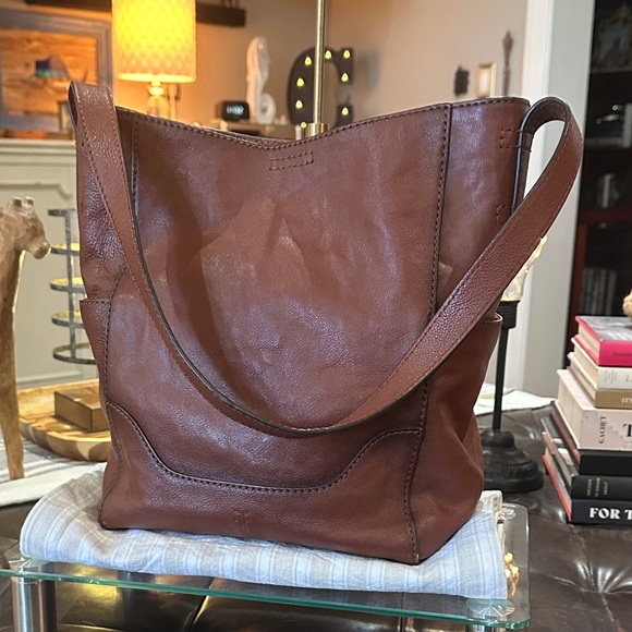 FRYE Leather Side Pocket Hobo Bag in Cognac, Like New! Gorgeous! - Picture 2 of 16